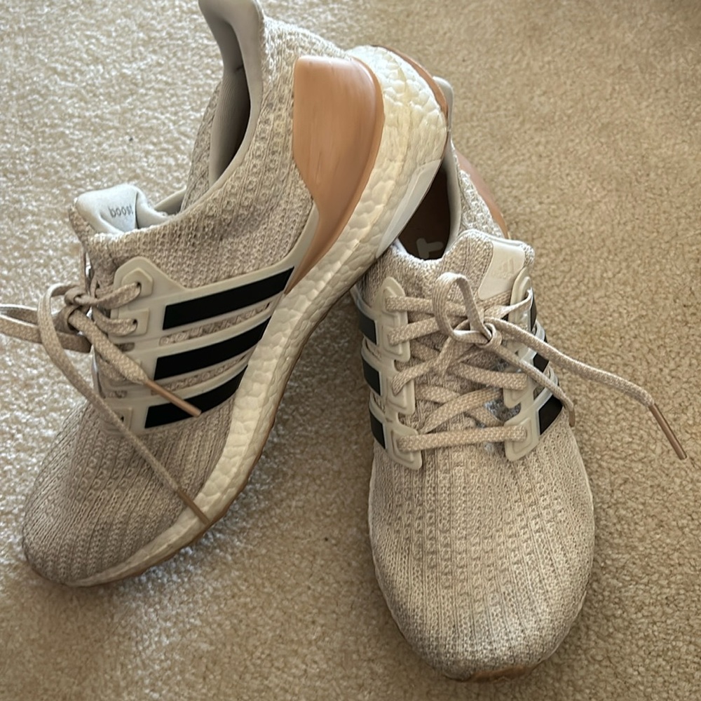 Women’s adidas sneakers size 7.5 barely worn